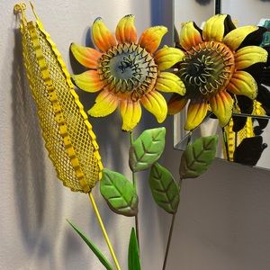 3 Metal Flowers 🌻